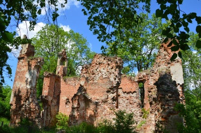 Ruiny kościoła zamkowego w Mielniku